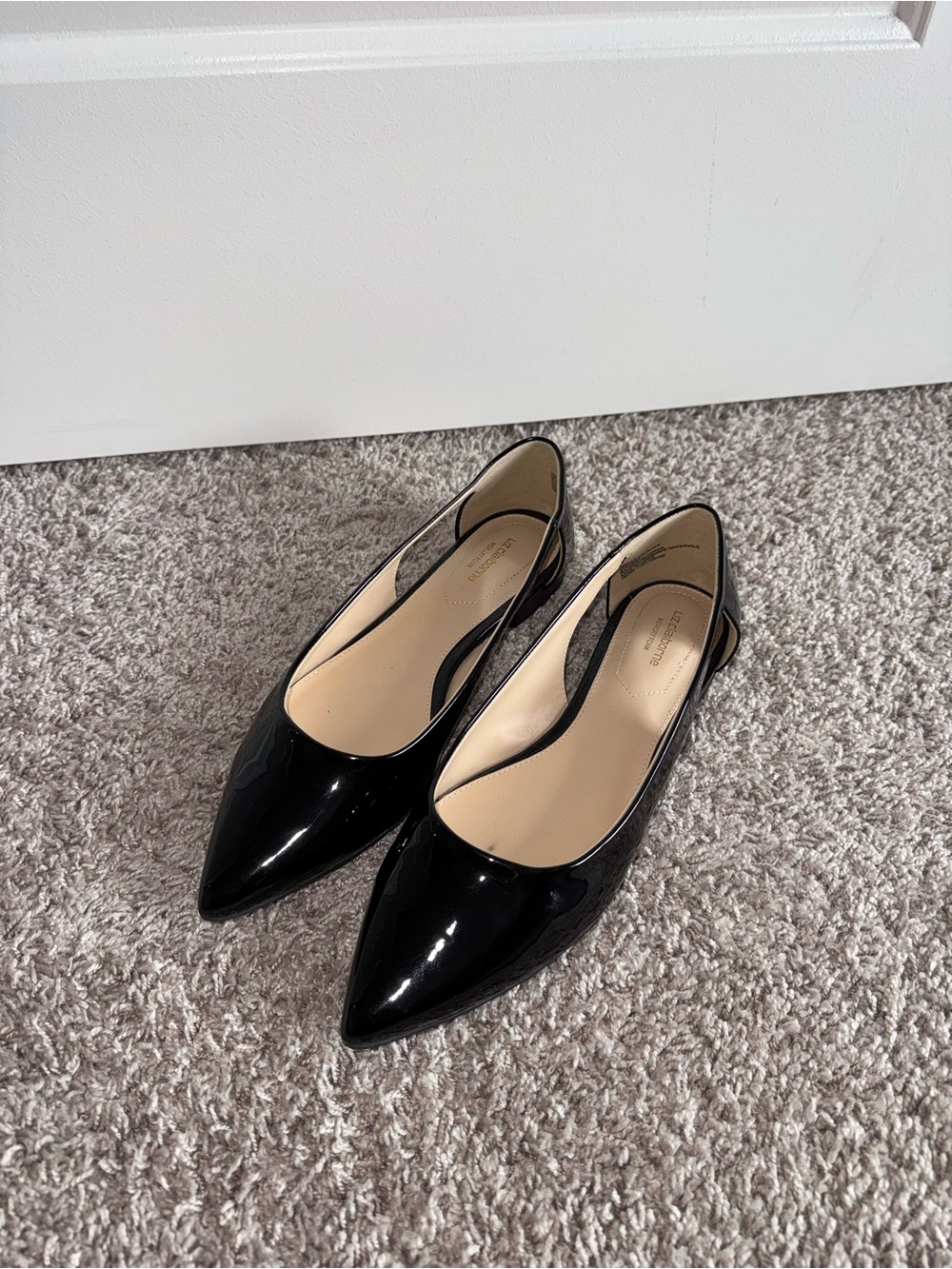 Liz Claiborne Black Pointed Flats